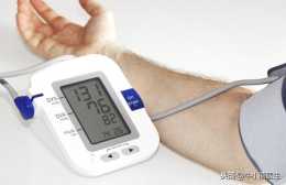 在家測血壓，左胳膊血壓比右胳膊高，到底哪邊更準確？附病例分析