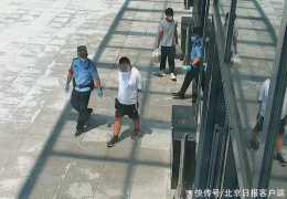 北京南站打車到清河站，黑車收費200多！路邊爭吵驚動民警