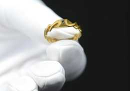 意外驚喜！英國男子在田野裡發現中世紀鑽石戒指，估價高達47300美元