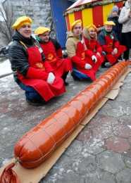 震驚！俄羅斯竟然有長90cm重130公斤的香腸？