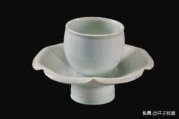 荷葉盞託瓷器中精美的茶具器形