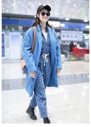 藍盈瑩明明挺瘦的，可穿大衣配連體褲有種120斤的感覺，有點顯胖