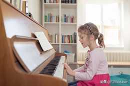 對於孩子在練琴中出現的手型問題，我們家長應持怎樣的態度？