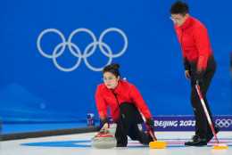 北京冬奧中國軍團收穫開門紅，中國冰壺混雙組合凌智範蘇圓力克上屆亞軍