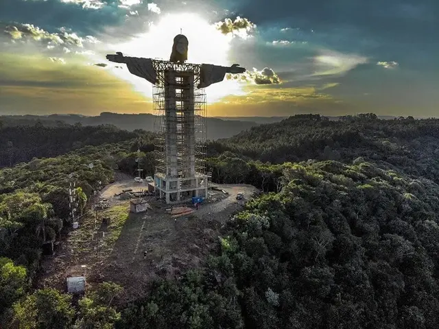 高43米！巴西新建世界第三、巴西第一高耶穌雕像